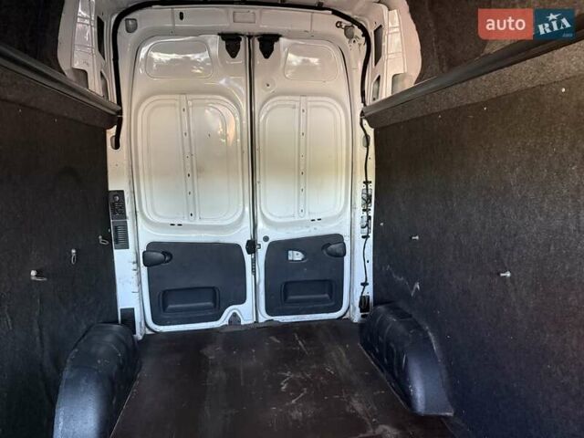 Белый Опель Виваро, объемом двигателя 1.6 л и пробегом 325 тыс. км за 11600 $, фото 3 на Automoto.ua