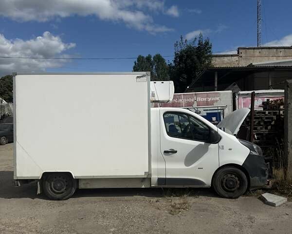 Белый Опель Виваро, объемом двигателя 1.6 л и пробегом 135 тыс. км за 15000 $, фото 1 на Automoto.ua