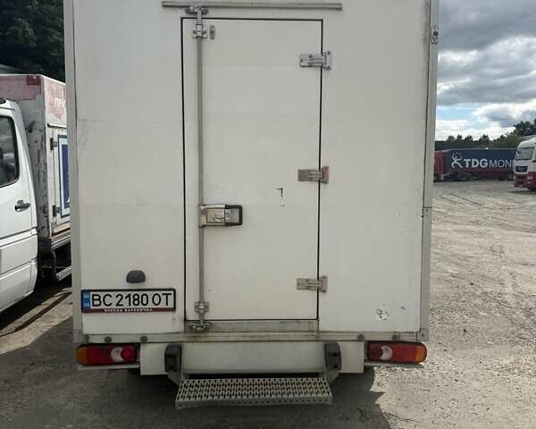 Белый Опель Виваро, объемом двигателя 1.6 л и пробегом 135 тыс. км за 15000 $, фото 3 на Automoto.ua
