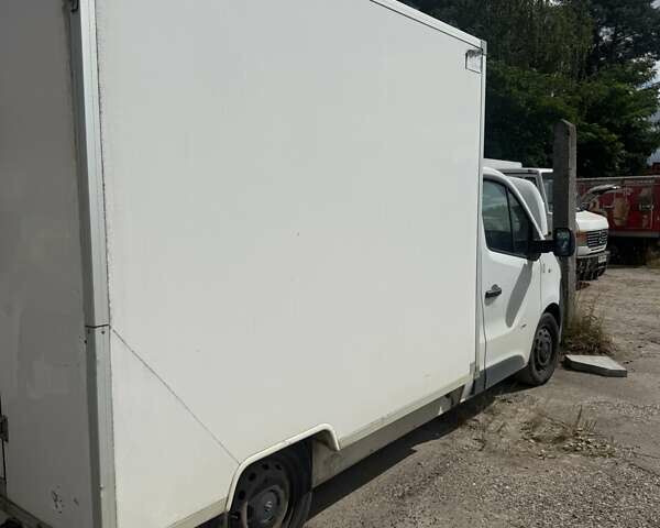 Белый Опель Виваро, объемом двигателя 1.6 л и пробегом 135 тыс. км за 15000 $, фото 2 на Automoto.ua