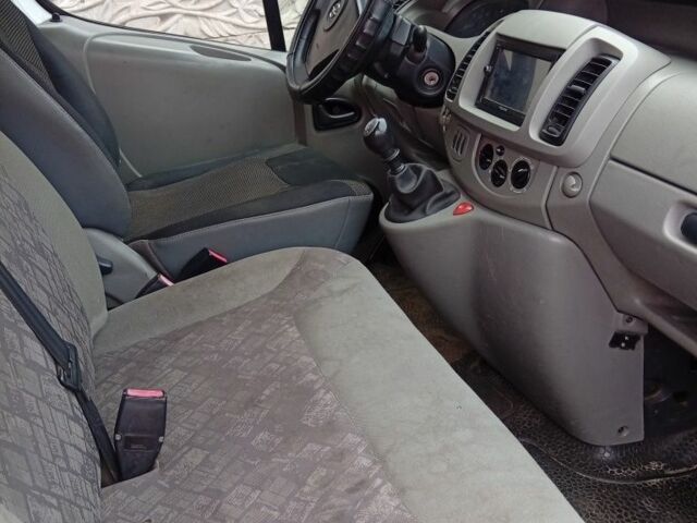 Белый Опель Виваро, объемом двигателя 1.9 л и пробегом 500 тыс. км за 3700 $, фото 4 на Automoto.ua