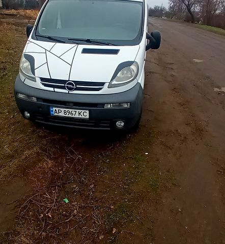 Белый Опель Виваро, объемом двигателя 1.9 л и пробегом 335 тыс. км за 6700 $, фото 4 на Automoto.ua