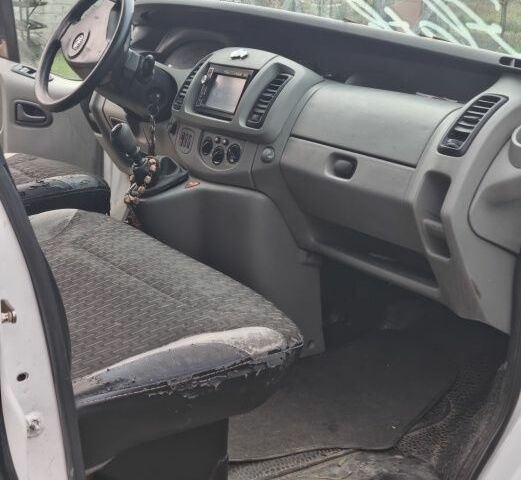 Белый Опель Виваро, объемом двигателя 1.9 л и пробегом 393 тыс. км за 5200 $, фото 2 на Automoto.ua