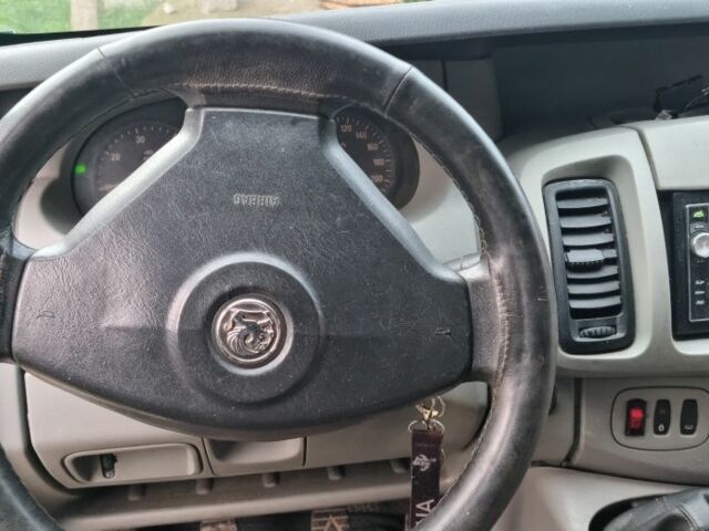 Белый Опель Виваро, объемом двигателя 1.9 л и пробегом 393 тыс. км за 5200 $, фото 4 на Automoto.ua