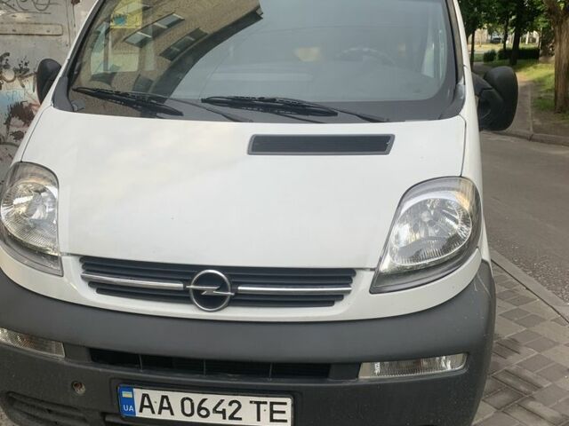 Білий Опель Віваро, об'ємом двигуна 1.9 л та пробігом 400 тис. км за 6000 $, фото 3 на Automoto.ua