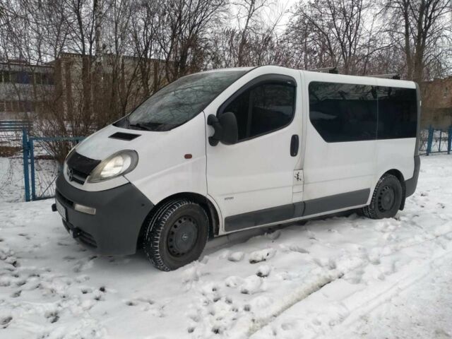 Белый Опель Виваро, объемом двигателя 2.5 л и пробегом 456 тыс. км за 6500 $, фото 2 на Automoto.ua
