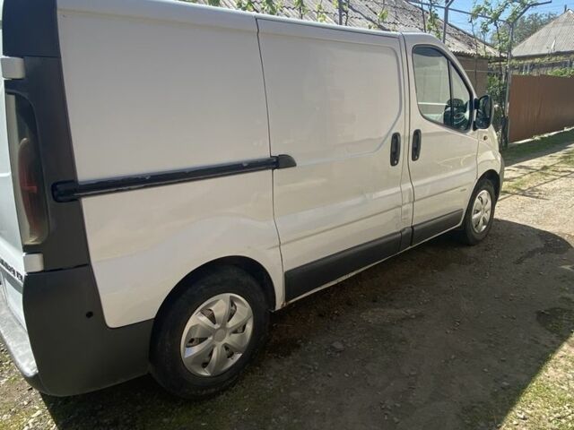 Белый Опель Виваро, объемом двигателя 1.9 л и пробегом 406 тыс. км за 4800 $, фото 2 на Automoto.ua
