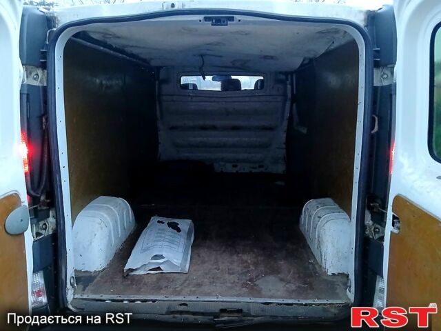 Білий Опель Віваро, об'ємом двигуна 1.9 л та пробігом 360 тис. км за 6400 $, фото 2 на Automoto.ua