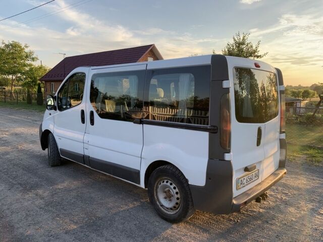 Белый Опель Виваро, объемом двигателя 1.9 л и пробегом 437 тыс. км за 5500 $, фото 1 на Automoto.ua