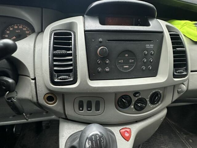 Белый Опель Виваро, объемом двигателя 1.9 л и пробегом 350 тыс. км за 3700 $, фото 7 на Automoto.ua