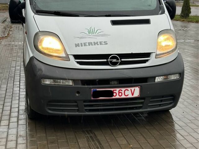 Белый Опель Виваро, объемом двигателя 1.9 л и пробегом 350 тыс. км за 3700 $, фото 1 на Automoto.ua