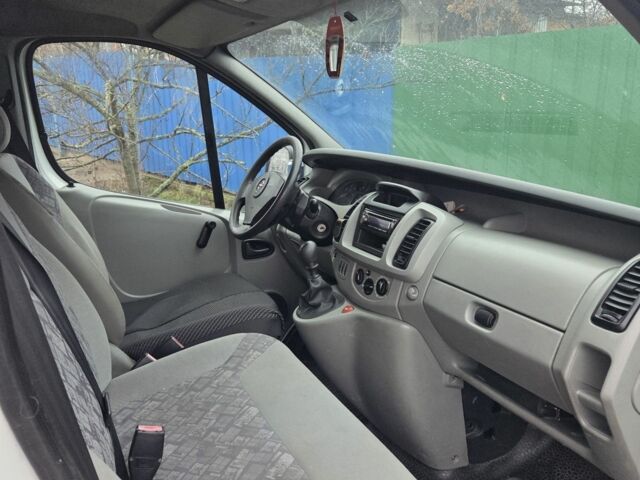 Білий Опель Віваро, об'ємом двигуна 0 л та пробігом 400 тис. км за 4100 $, фото 1 на Automoto.ua