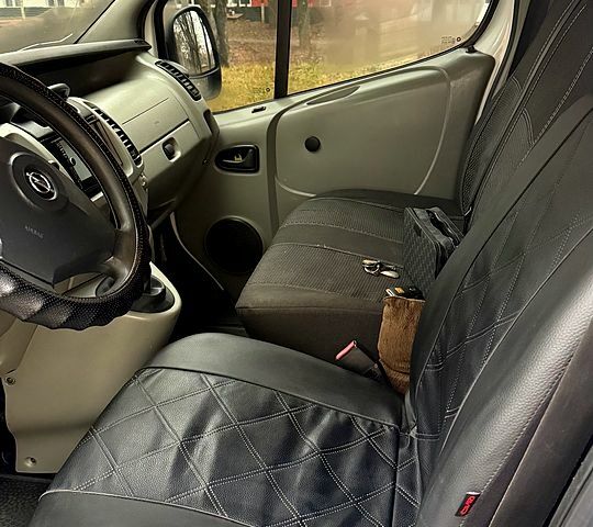 Белый Опель Виваро, объемом двигателя 1.9 л и пробегом 535 тыс. км за 4700 $, фото 2 на Automoto.ua