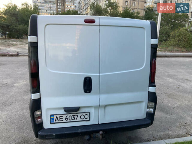 Белый Опель Виваро, объемом двигателя 1.9 л и пробегом 548 тыс. км за 6399 $, фото 8 на Automoto.ua