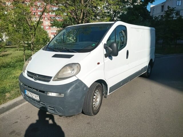 Белый Опель Виваро, объемом двигателя 2.5 л и пробегом 375 тыс. км за 5500 $, фото 2 на Automoto.ua