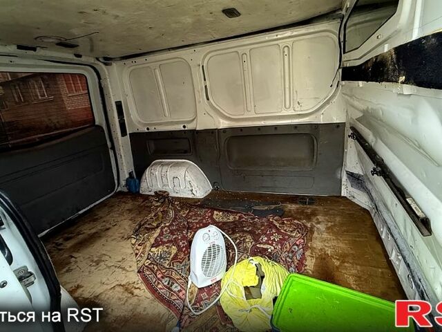 Белый Опель Виваро, объемом двигателя 1.9 л и пробегом 535 тыс. км за 4700 $, фото 4 на Automoto.ua