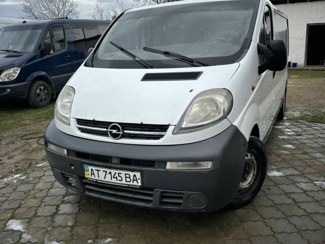 Белый Опель Виваро, объемом двигателя 2.5 л и пробегом 300 тыс. км за 5500 $, фото 3 на Automoto.ua