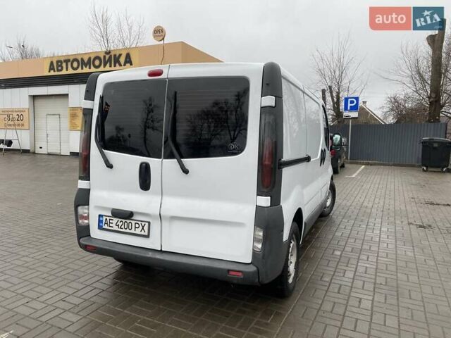 Белый Опель Виваро, объемом двигателя 1.9 л и пробегом 362 тыс. км за 6300 $, фото 5 на Automoto.ua