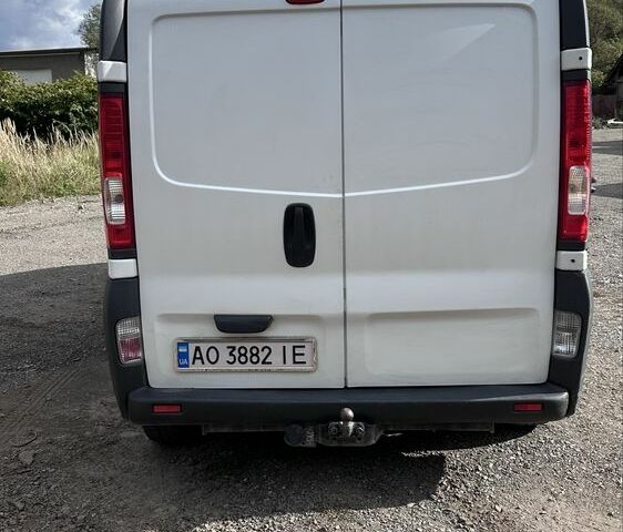 Белый Опель Виваро, объемом двигателя 1.9 л и пробегом 235 тыс. км за 6500 $, фото 1 на Automoto.ua