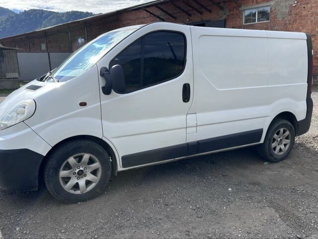 Белый Опель Виваро, объемом двигателя 1.9 л и пробегом 235 тыс. км за 6500 $, фото 2 на Automoto.ua