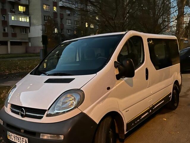 Белый Опель Виваро, объемом двигателя 1.9 л и пробегом 384 тыс. км за 7600 $, фото 2 на Automoto.ua