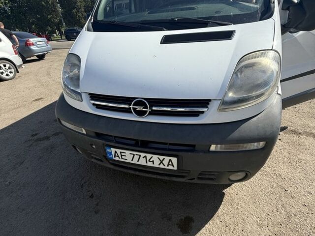 Белый Опель Виваро, объемом двигателя 1.9 л и пробегом 397 тыс. км за 6600 $, фото 2 на Automoto.ua
