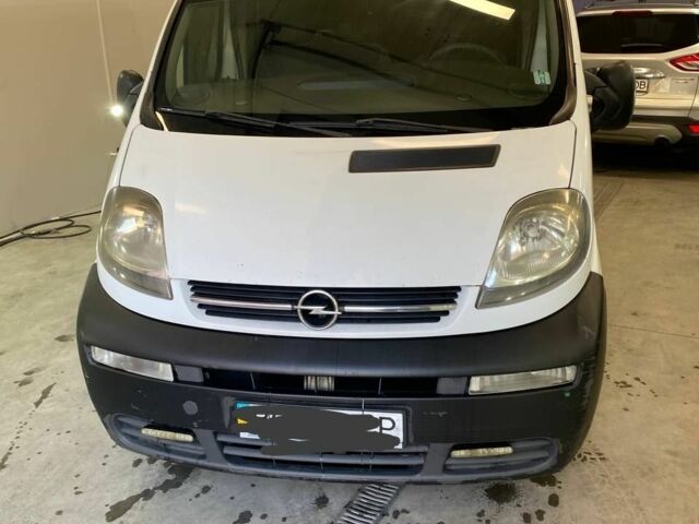 Белый Опель Виваро, объемом двигателя 1.9 л и пробегом 370 тыс. км за 6500 $, фото 1 на Automoto.ua