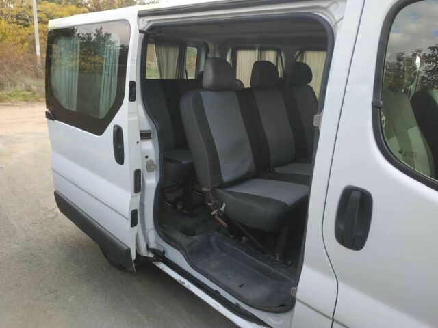 Белый Опель Виваро, объемом двигателя 2.5 л и пробегом 147 тыс. км за 8700 $, фото 9 на Automoto.ua