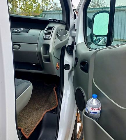 Белый Опель Виваро, объемом двигателя 2 л и пробегом 245 тыс. км за 8300 $, фото 4 на Automoto.ua