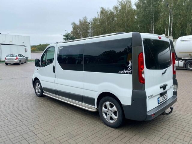 Белый Опель Виваро, объемом двигателя 2 л и пробегом 260 тыс. км за 9200 $, фото 2 на Automoto.ua
