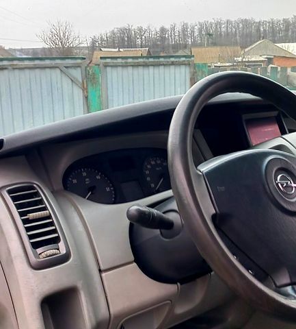 Белый Опель Виваро, объемом двигателя 2 л и пробегом 245 тыс. км за 8300 $, фото 7 на Automoto.ua