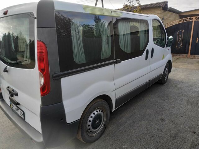 Белый Опель Виваро, объемом двигателя 2.5 л и пробегом 147 тыс. км за 8700 $, фото 4 на Automoto.ua