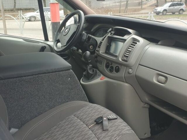 Белый Опель Виваро, объемом двигателя 2 л и пробегом 300 тыс. км за 7900 $, фото 8 на Automoto.ua