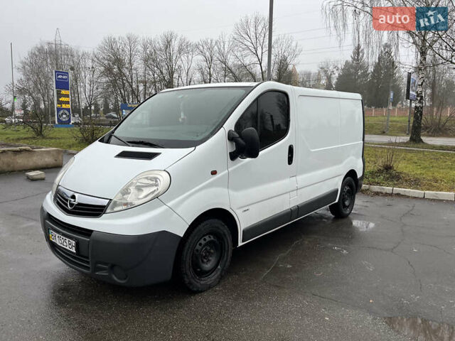 Белый Опель Виваро, объемом двигателя 2 л и пробегом 260 тыс. км за 7500 $, фото 2 на Automoto.ua