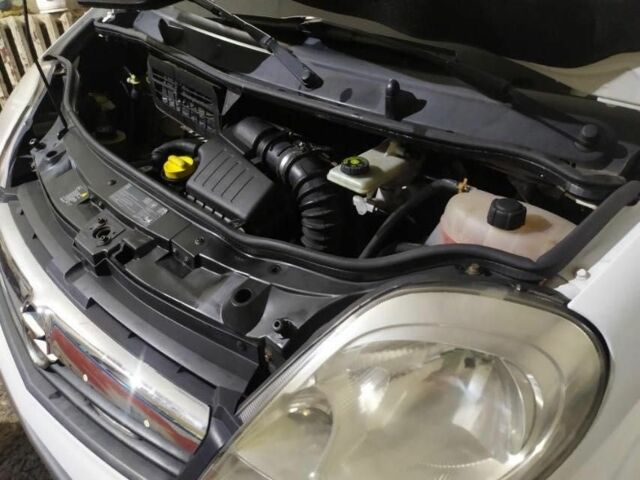 Белый Опель Виваро, объемом двигателя 2 л и пробегом 250 тыс. км за 6800 $, фото 4 на Automoto.ua