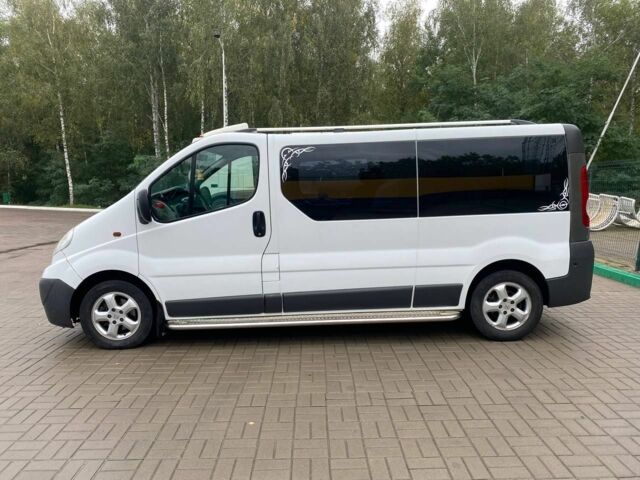 Белый Опель Виваро, объемом двигателя 2 л и пробегом 260 тыс. км за 9200 $, фото 4 на Automoto.ua