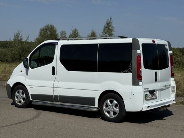 Белый Опель Виваро, объемом двигателя 2.5 л и пробегом 223 тыс. км за 8800 $, фото 6 на Automoto.ua