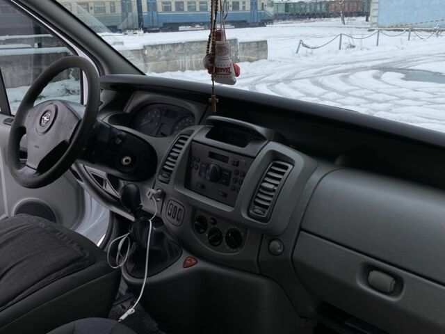 Білий Опель Віваро, об'ємом двигуна 2 л та пробігом 270 тис. км за 6999 $, фото 6 на Automoto.ua