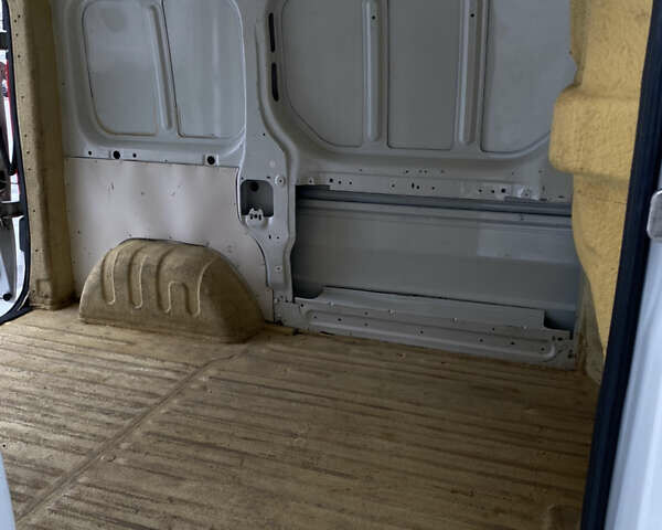 Белый Опель Виваро, объемом двигателя 2 л и пробегом 260 тыс. км за 7500 $, фото 12 на Automoto.ua