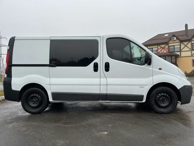 Белый Опель Виваро, объемом двигателя 2 л и пробегом 270 тыс. км за 6999 $, фото 5 на Automoto.ua