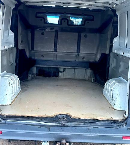 Белый Опель Виваро, объемом двигателя 2 л и пробегом 245 тыс. км за 8300 $, фото 10 на Automoto.ua