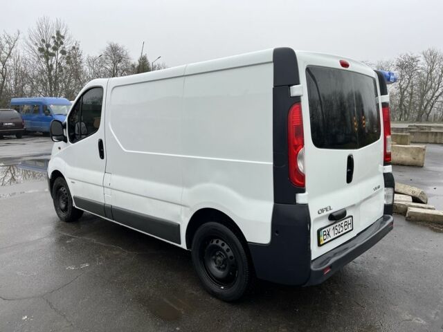 Белый Опель Виваро, объемом двигателя 2 л и пробегом 270 тыс. км за 6999 $, фото 4 на Automoto.ua