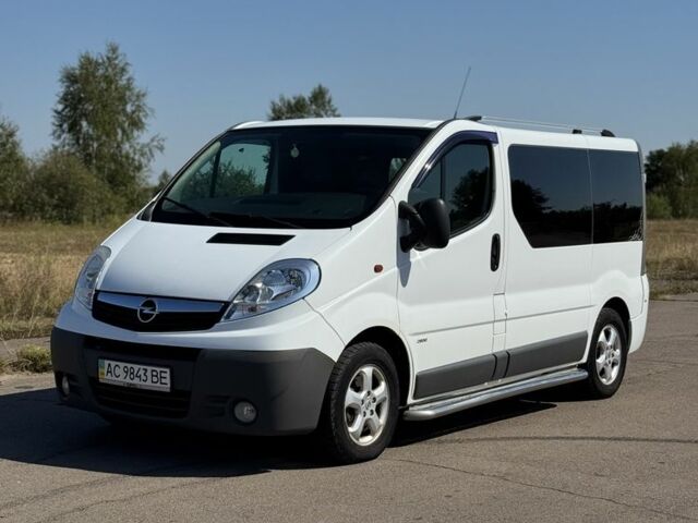 Белый Опель Виваро, объемом двигателя 2.5 л и пробегом 223 тыс. км за 8800 $, фото 8 на Automoto.ua