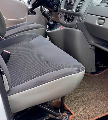 Белый Опель Виваро, объемом двигателя 2 л и пробегом 245 тыс. км за 8300 $, фото 6 на Automoto.ua