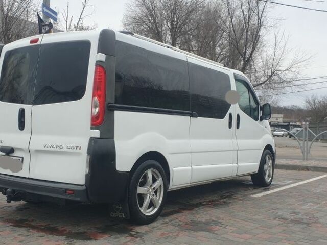 Белый Опель Виваро, объемом двигателя 2 л и пробегом 300 тыс. км за 7900 $, фото 1 на Automoto.ua