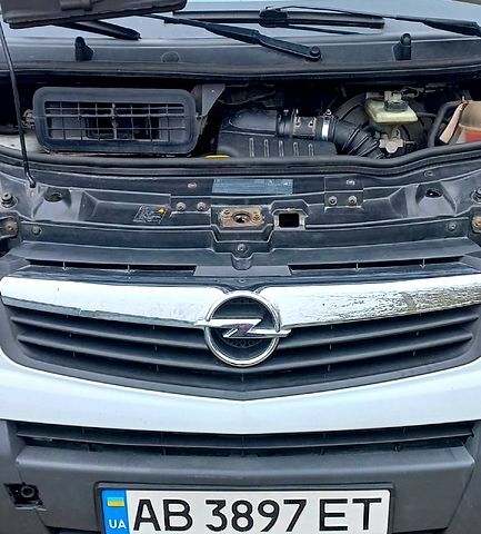 Белый Опель Виваро, объемом двигателя 2 л и пробегом 245 тыс. км за 8300 $, фото 2 на Automoto.ua