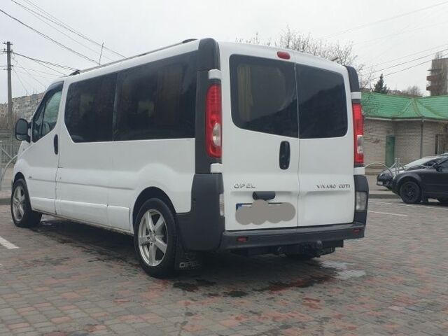 Белый Опель Виваро, объемом двигателя 2 л и пробегом 300 тыс. км за 7900 $, фото 2 на Automoto.ua