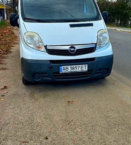 Белый Опель Виваро, объемом двигателя 2 л и пробегом 245 тыс. км за 8300 $, фото 1 на Automoto.ua