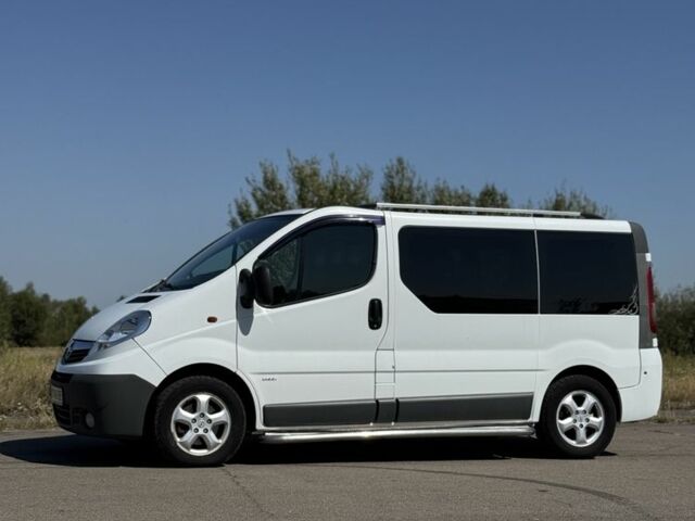 Белый Опель Виваро, объемом двигателя 2.5 л и пробегом 223 тыс. км за 8800 $, фото 7 на Automoto.ua