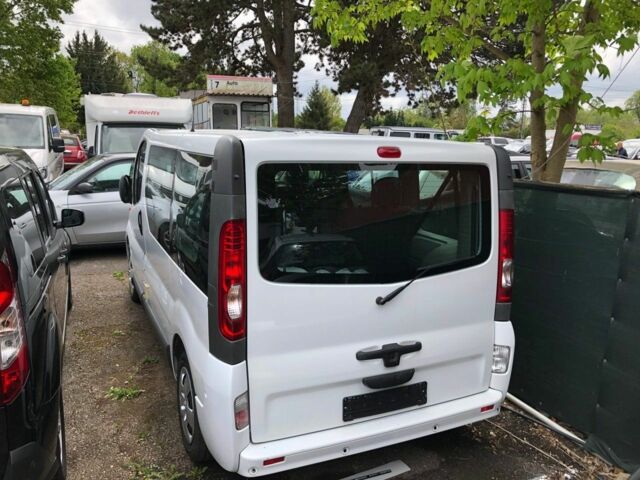 Белый Опель Виваро, объемом двигателя 2 л и пробегом 172 тыс. км за 3300 $, фото 11 на Automoto.ua